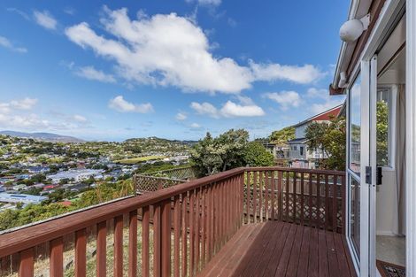 Photo of property in 4 Aramoana Place, Maupuia, Wellington, 6022
