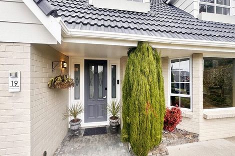 Photo of property in 19 Ravenstone Place, Chatswood, Auckland, 0626