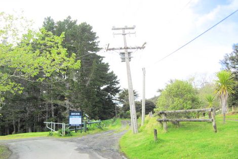 Photo of property in 5 Armour Road, Parau, Auckland, 0604