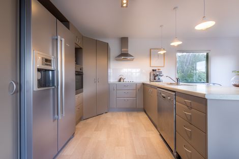 Photo of property in 85 Laingholm Drive, Laingholm, Auckland, 0604