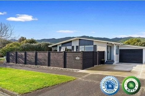 Photo of property in 34a Rewarewa Crescent, Waikanae, 5036