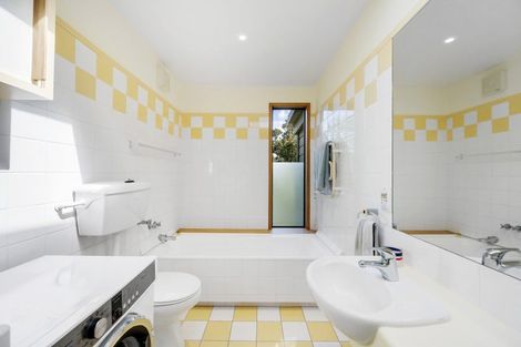 Photo of property in 17 Dillon Street, Lowry Bay, Lower Hutt, 5013