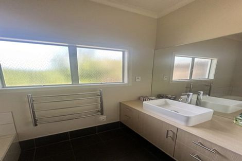 Photo of property in 28 Muritai Crescent, Havelock North, 4130