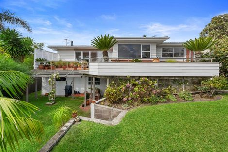 Photo of property in 3 Copperfield Terrace, Mellons Bay, Auckland, 2014