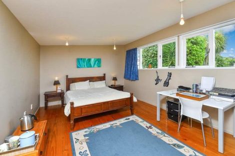 Photo of property in 12 Currey Crescent, Milford, Auckland, 0620