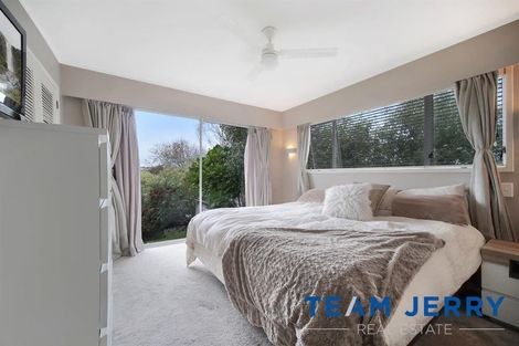 Photo of property in 5 Harford Place, Pakuranga Heights, Auckland, 2010