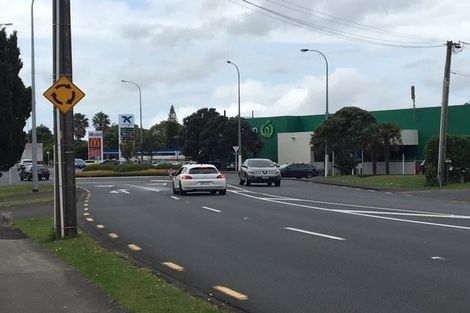 Photo of property in 1/25 West Coast Road, Glen Eden, Auckland, 0602