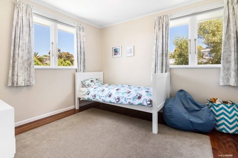 Photo of property in 19 Kelwyn Road, Kelston, Auckland, 0602