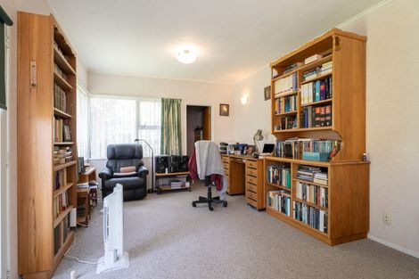 Photo of property in 25 Lyndhurst Road, Tawa, Wellington, 5028