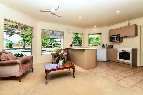 Photo of property in 3 Halcione Close, Flagstaff, Hamilton, 3210