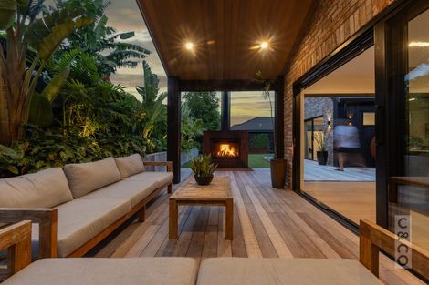 Photo of property in 1 Len Ireland Drive, Kumeu, 0810