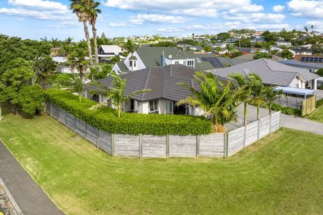 Photo of property in 7 Laurie Street, Red Beach, 0932