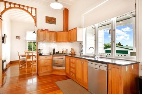 Photo of property in 46 Forest Lake Road, Forest Lake, Hamilton, 3200