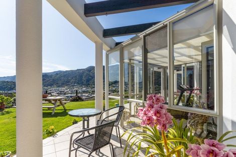 Photo of property in 8 Harbour View Heights, Picton, 7220