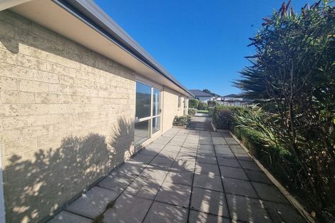 Photo of property in 15 Epic Way, Newlands, Wellington, 6037