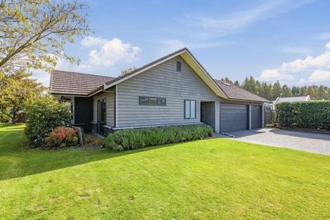 Photo of property in 2 Flaxen Way, Kinloch, Taupo, 3377