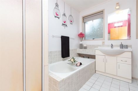 Photo of property in 15b Taylor Terrace, St Andrews, Hamilton, 3200