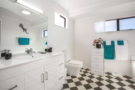 Photo of property in 25 Ordley Grove, Tawa, Wellington, 5028