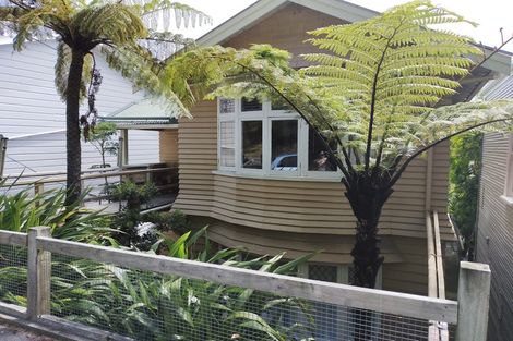 Photo of property in 142 Russell Terrace, Berhampore, Wellington, 6023