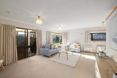 Photo of property in 2/47a Main Road, Redcliffs, Christchurch, 8081