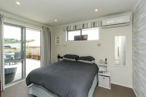 Photo of property in 2 Rayner Way, Glen Avon, New Plymouth, 4312