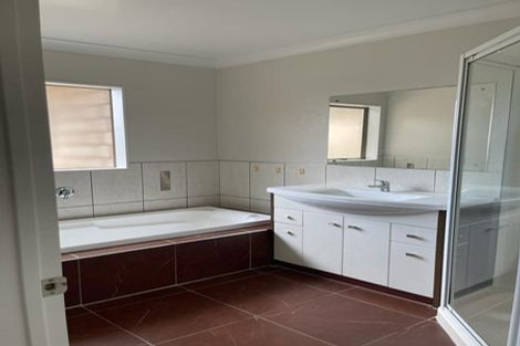 Photo of property in 19 Walter Haddrell Crescent, Flat Bush, Auckland, 2016