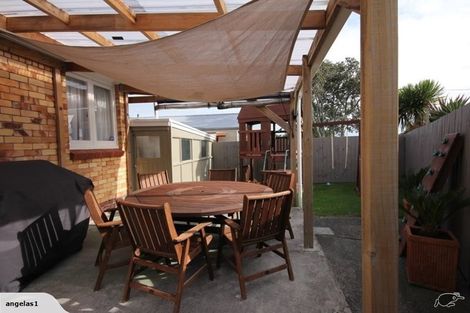 Photo of property in 44 Amberley Avenue, Te Atatu South, Auckland, 0610