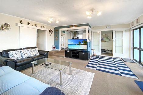 Photo of property in 15 Mack Street, Foxton Beach, Foxton, 4815