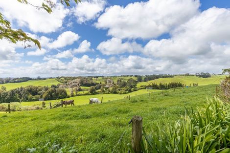Photo of property in 805 Richmond Road, Lepperton, New Plymouth, 4373