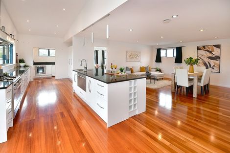 Photo of property in 4 Roberts Road, Matakatia, Whangaparaoa, 0930