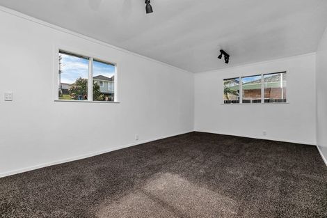 Photo of property in 16 Patts Avenue, Glendene, Auckland, 0602