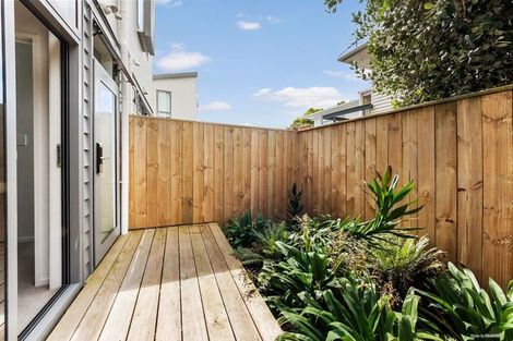 Photo of property in 5/2 Moor Avenue, Te Atatu Peninsula, Auckland, 0610