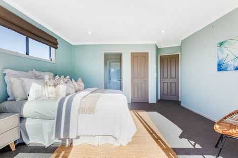 Photo of property in 5 Tongariro Drive, Aotea, Porirua, 5024