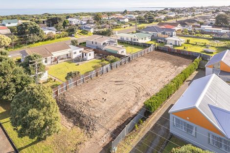 Photo of property in 19 Karewa Street, Castlecliff, Wanganui, 4501