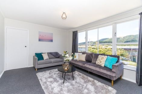 Photo of property in 25 Roberts Street, Tawa, Wellington, 5028