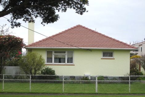 Photo of property in 48 Whiteley Street, Moturoa, New Plymouth, 4310