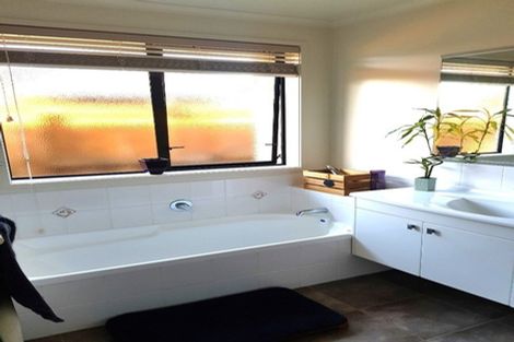 Photo of property in 1 Pat Bishop Place, Papamoa Beach, Papamoa, 3118