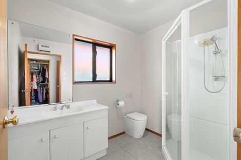 Photo of property in 8 Claverley Gardens, Avonhead, Christchurch, 8042