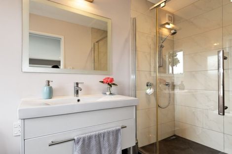 Photo of property in 28 Opou Road, Titirangi, Auckland, 0604