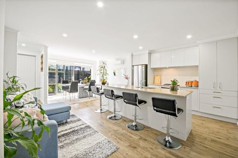 Photo of property in 72 Karepiro Drive, Stanmore Bay, Whangaparaoa, 0932