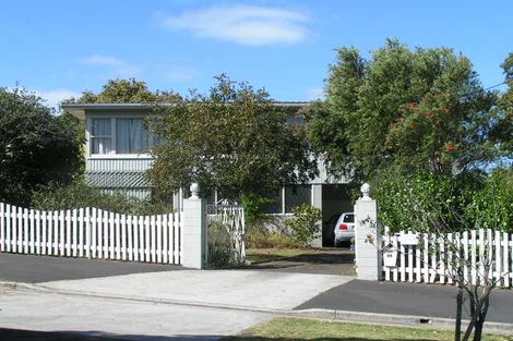 Photo of property in 36 Seaview Avenue, Northcote, Auckland, 0627
