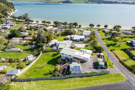 Photo of property in 10 Oxford Street, Whakapirau, Maungaturoto, 0583