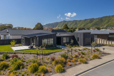 Photo of property in 9 Kaiwaru Place, Waikanae, 5036