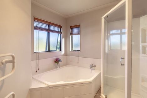 Photo of property in 32 Ian Sage Avenue, Torbay, Auckland, 0630