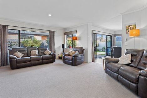 Photo of property in 16 Taunton Place, Rangiora, 7400