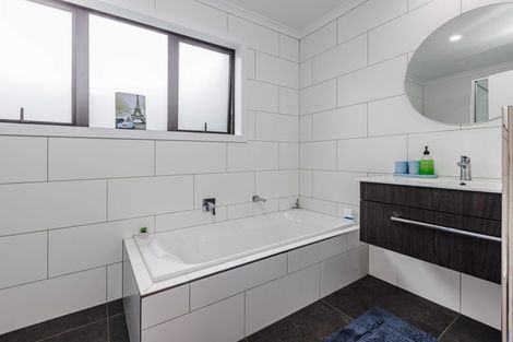 Photo of property in 25 Rosslands Avenue, Karaka, 2124