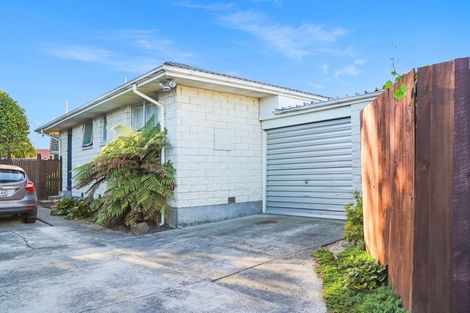 Photo of property in 2/17b Prestons Road, Redwood, Christchurch, 8051