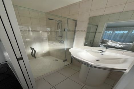 Photo of property in 13 Ellangowan Road, Waiake, Auckland, 0630