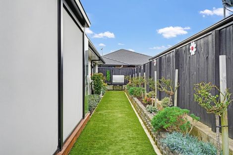 Photo of property in 37 Daniel Place, Kelvin Grove, Palmerston North, 4414
