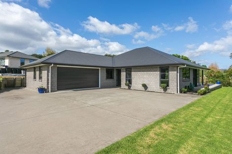 Photo of property in 2 Cherry Lane, Coromandel, 3506